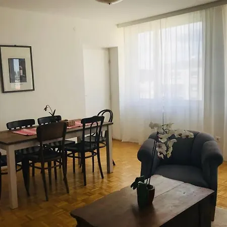 Mitten Im Achten. Zentrale Wohnung In Wien Exterior photo