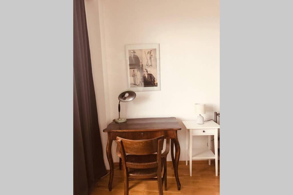 Mitten Im Achten. Zentrale In