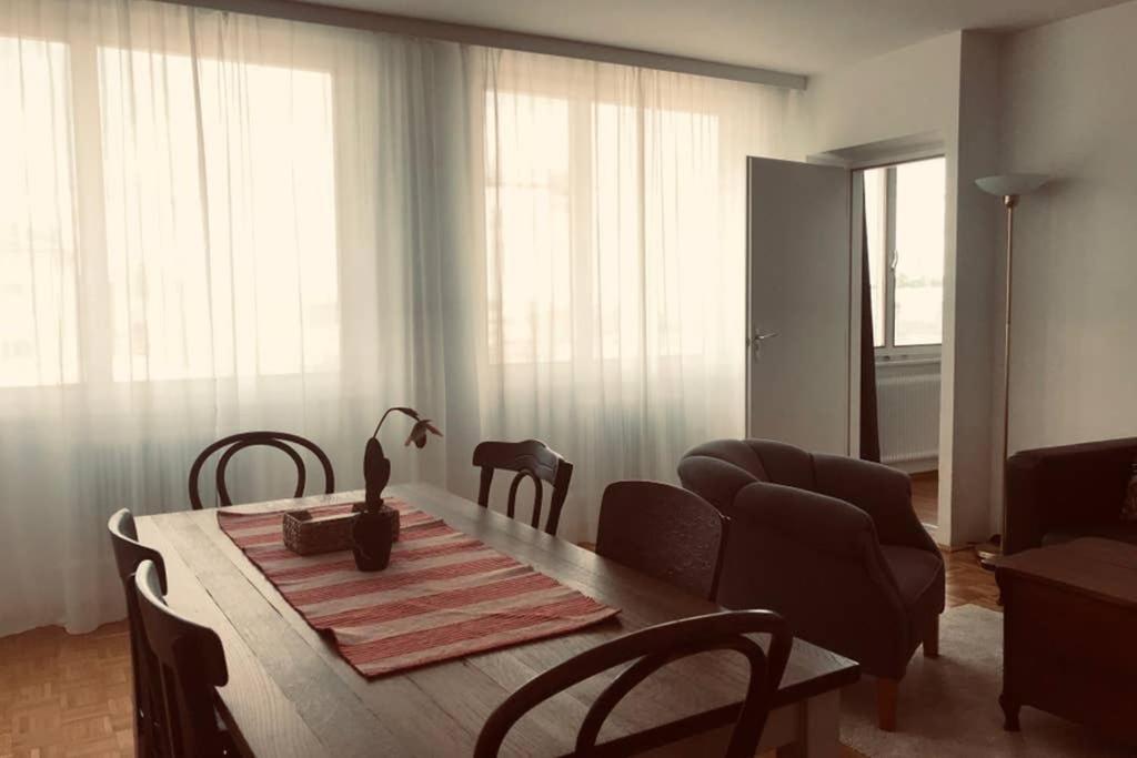 Appartement Mitten Im Achten. Zentrale In Vienne