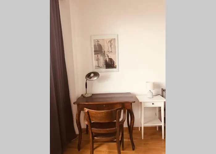Mitten Im Achten. Zentrale Wohnung In Wien