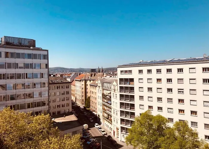 Mitten Im Achten. Zentrale Wohnung In Wien