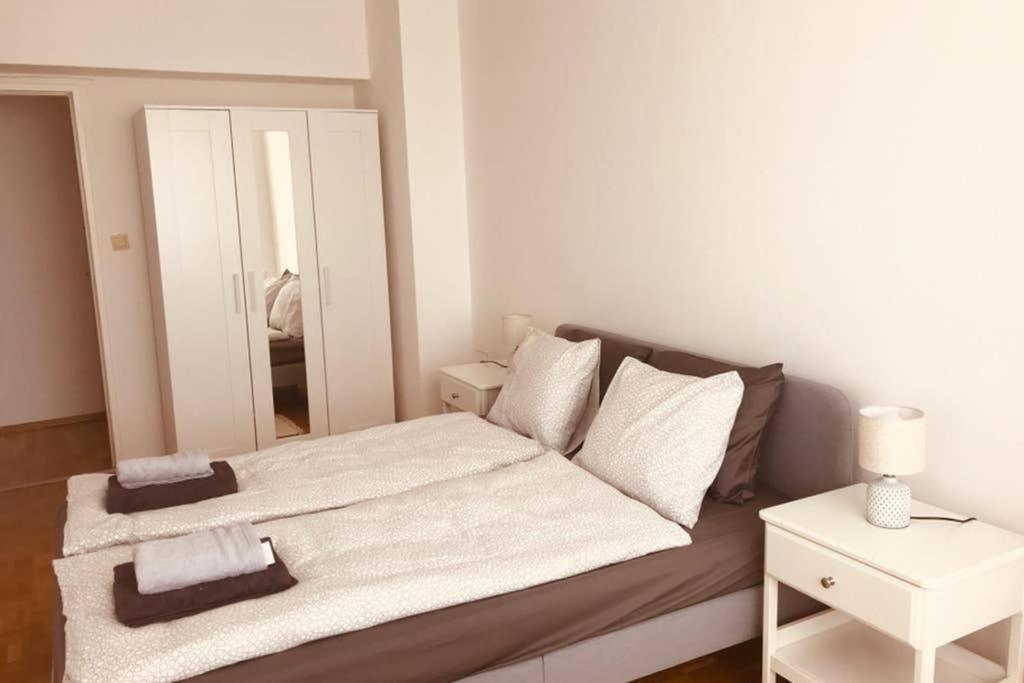 Mitten Im Achten. Zentrale In Apartment Vienna
