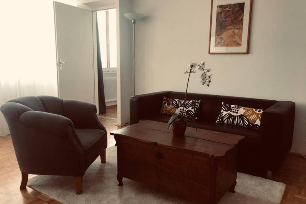 Mitten Im Achten. Zentrale In Apartment
